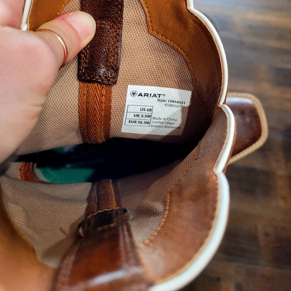 Ariat boots - Picture 3 of 8